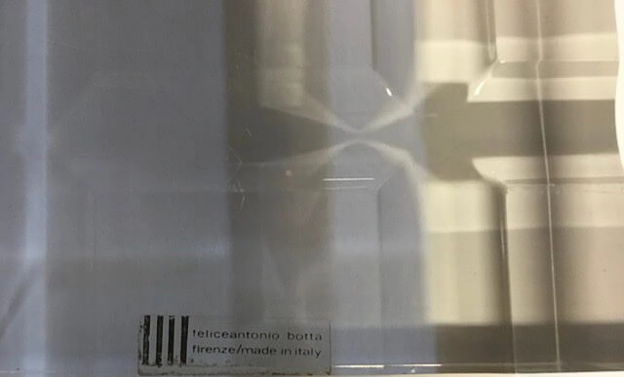 Coppia di fermalibri e un fermacarte in plexiglass, anni '70 1080880