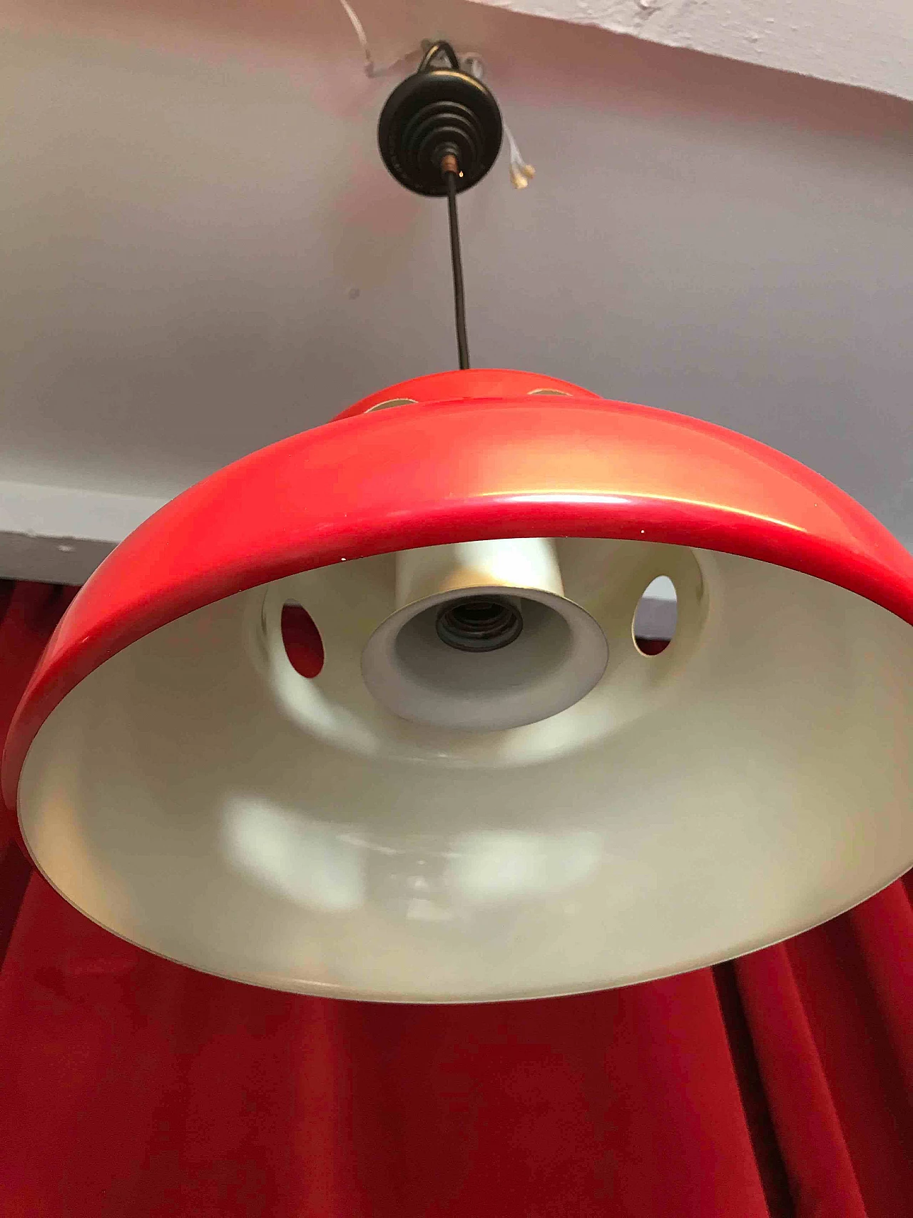 Lampada da soffitto rossa, di Isao Hosoe per Valenti, anni 60 1081870