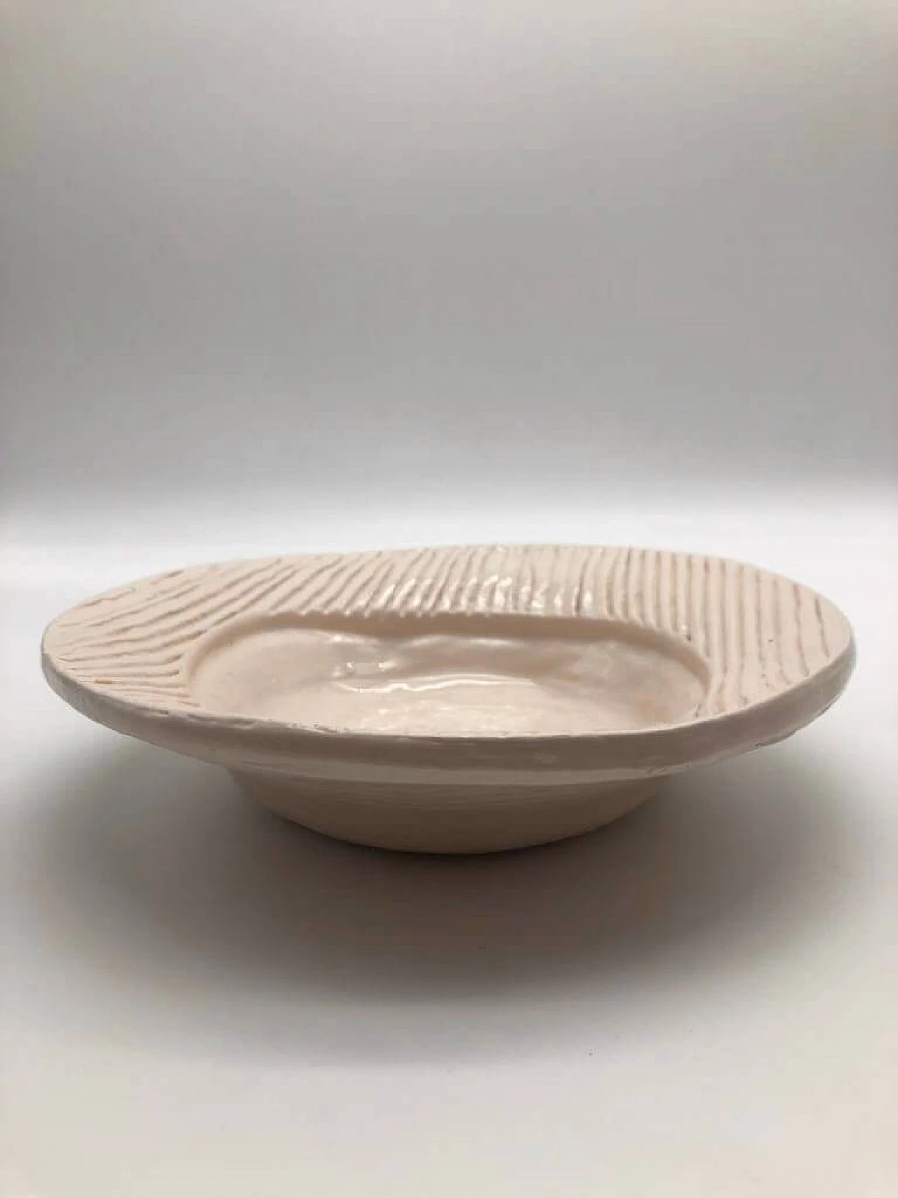 Piatto fondo in ceramica, smaltata bianca, produzione OVO 1082042