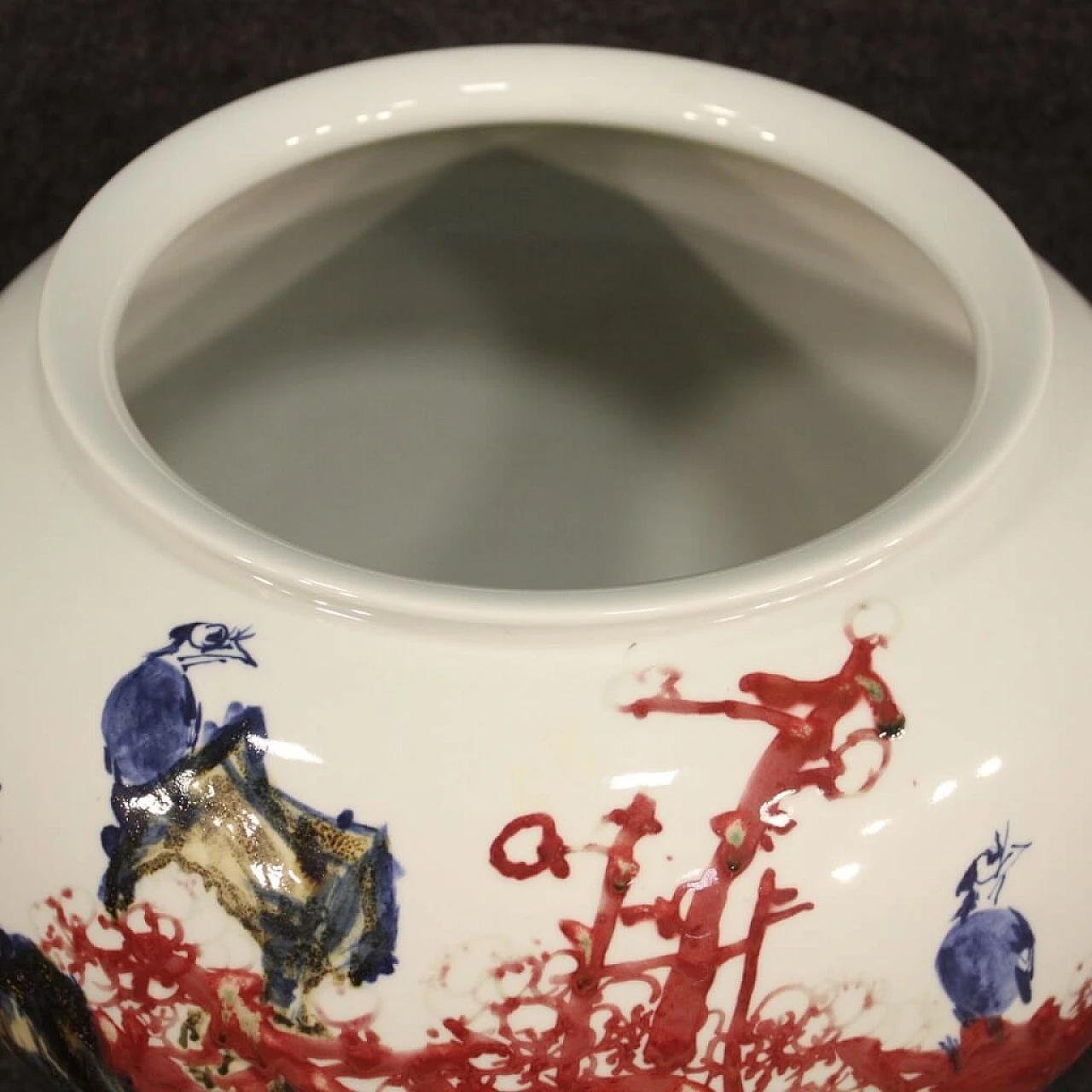 Vaso cinese in ceramica dipinta con fiori e animali, Jingdezhen 1082549
