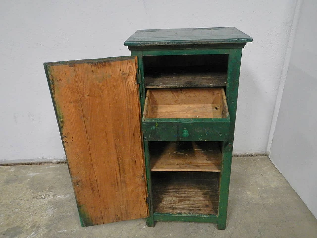 Green typography side table in wood, Italy, 50s 1082933