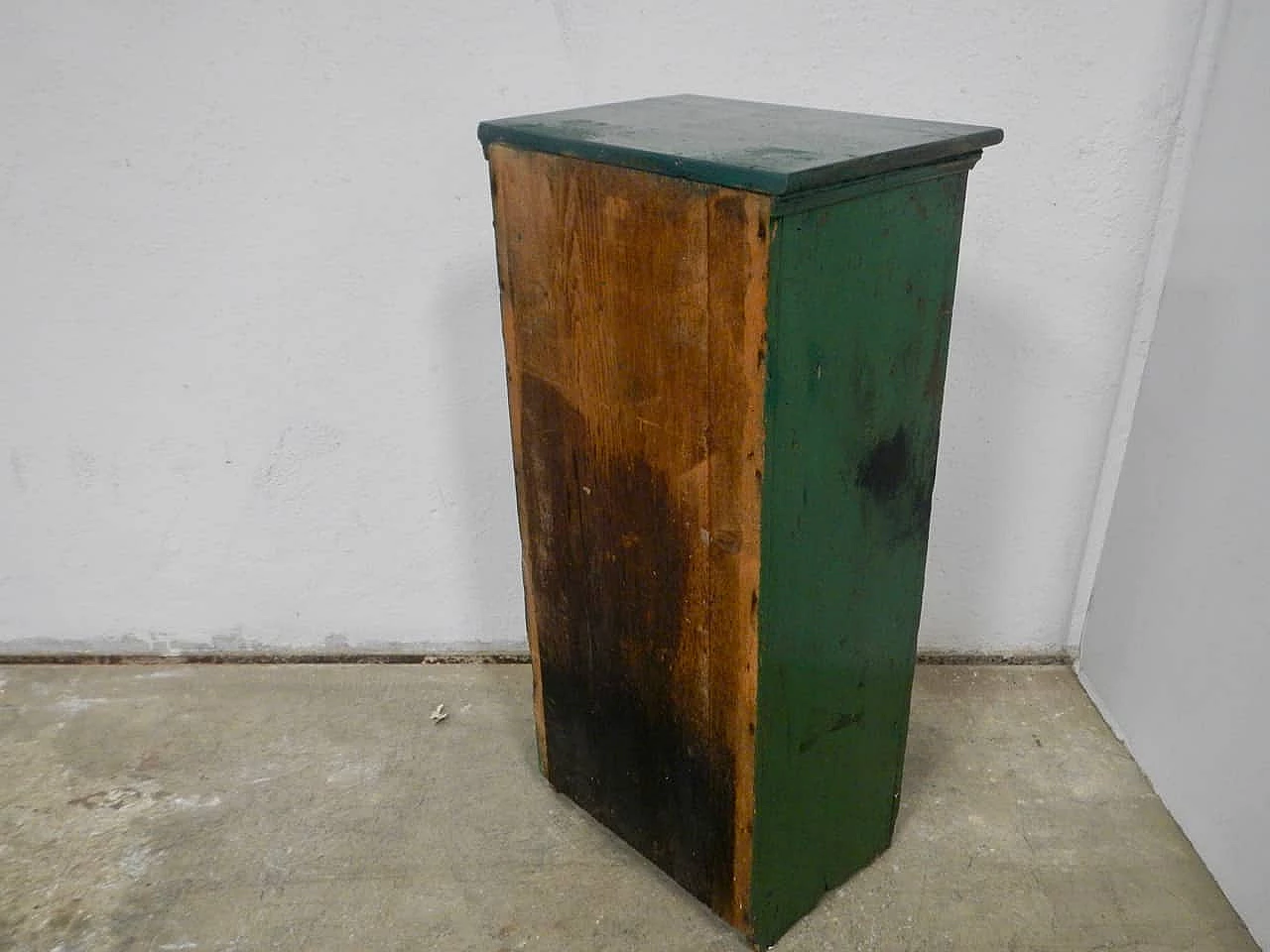 Green typography side table in wood, Italy, 50s 1082935