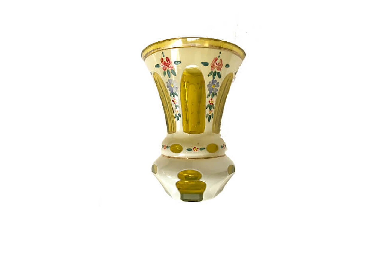 Piccolo vaso giallo incamiciato e molato e decorato a mano 1
