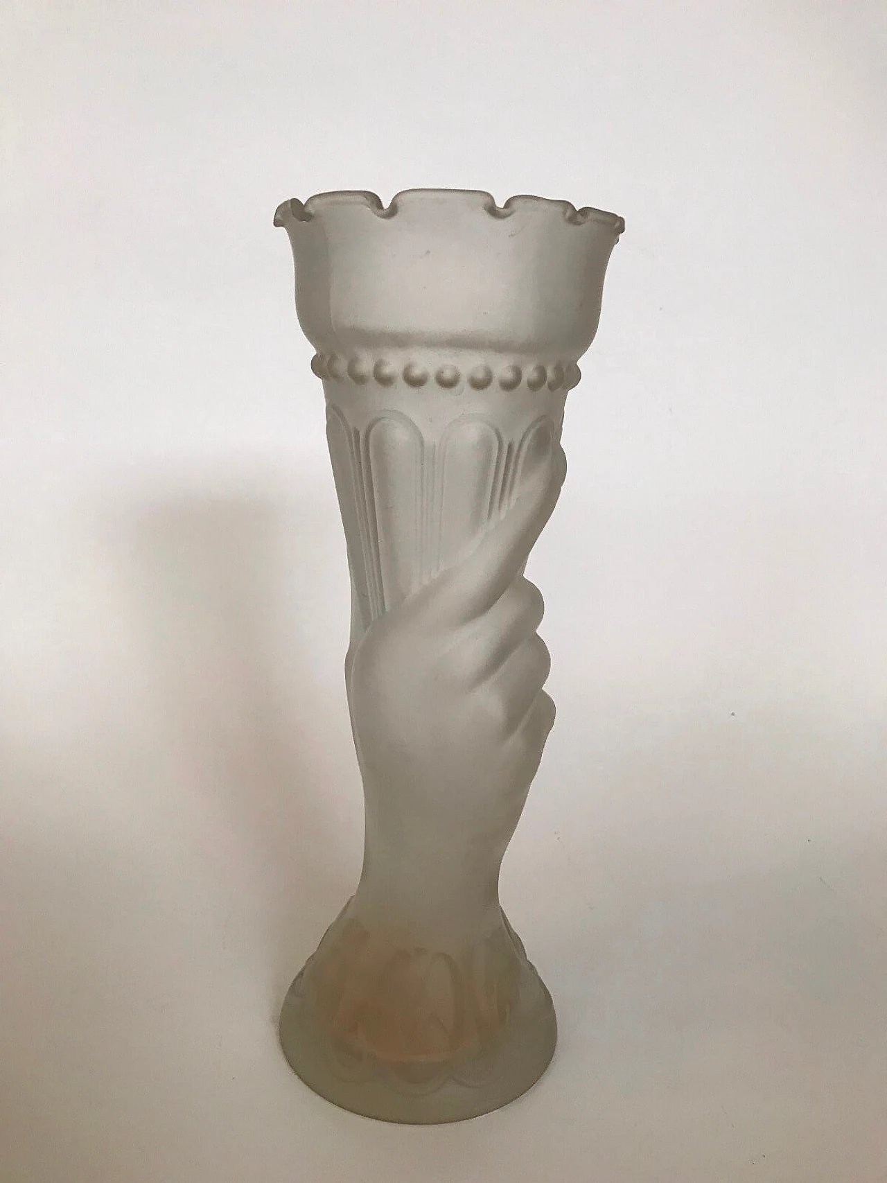 Vaso mano con cornucopia 3