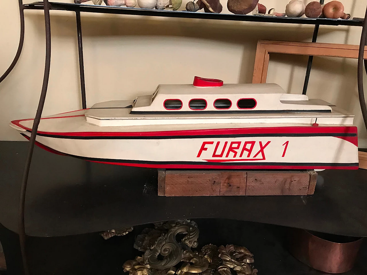 Modellino di barca in legno Furax 1 2