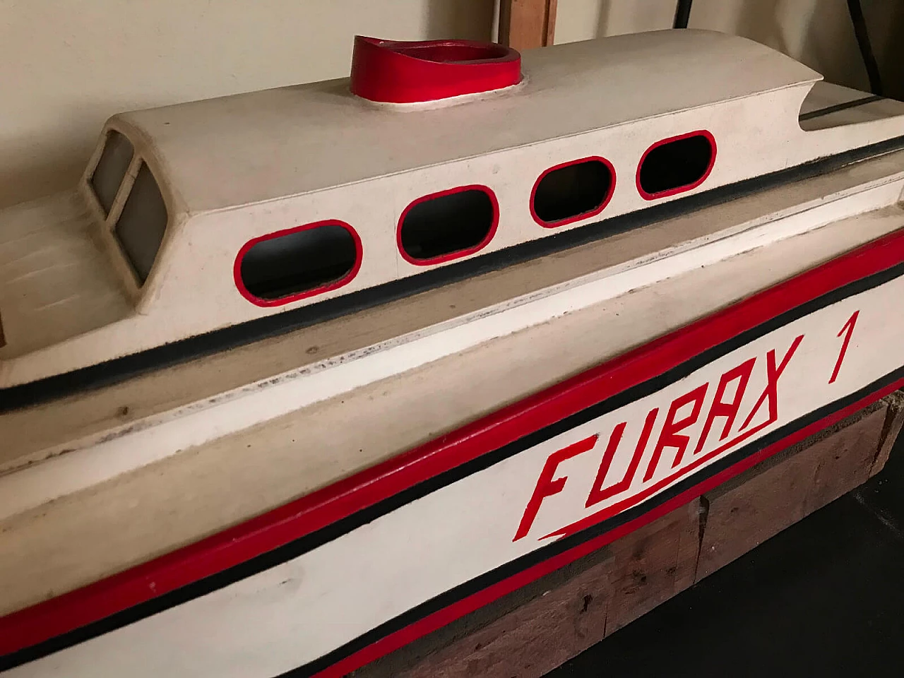 Modellino di barca in legno Furax 1 5