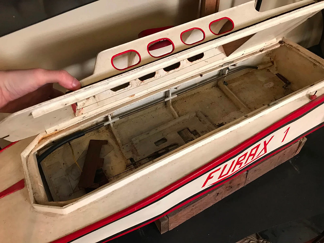 Wooden model boat Furax 1 6