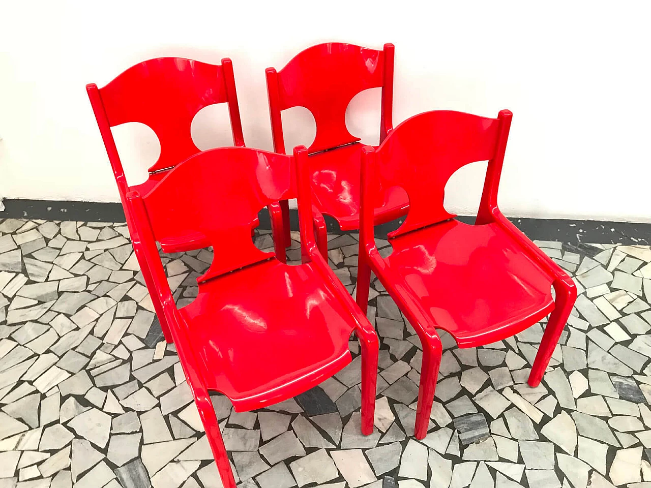 4 red lacquered chairs, 60's 1045912