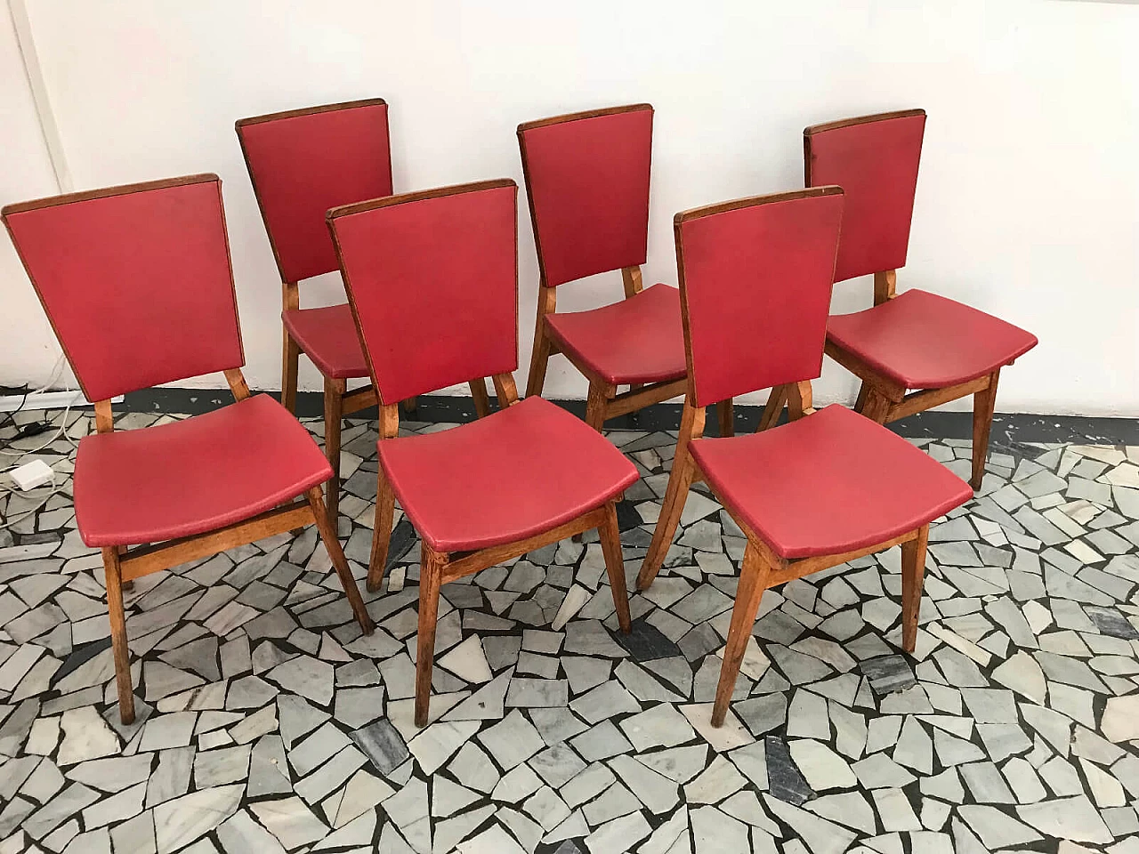 6 sedie in legno e skai rosso, anni '50 2
