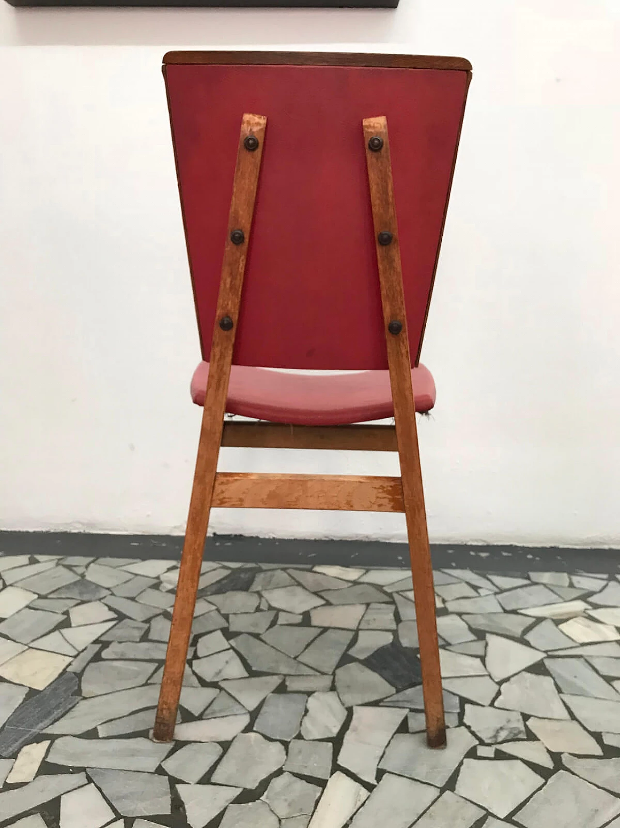 6 sedie in legno e skai rosso, anni '50 6