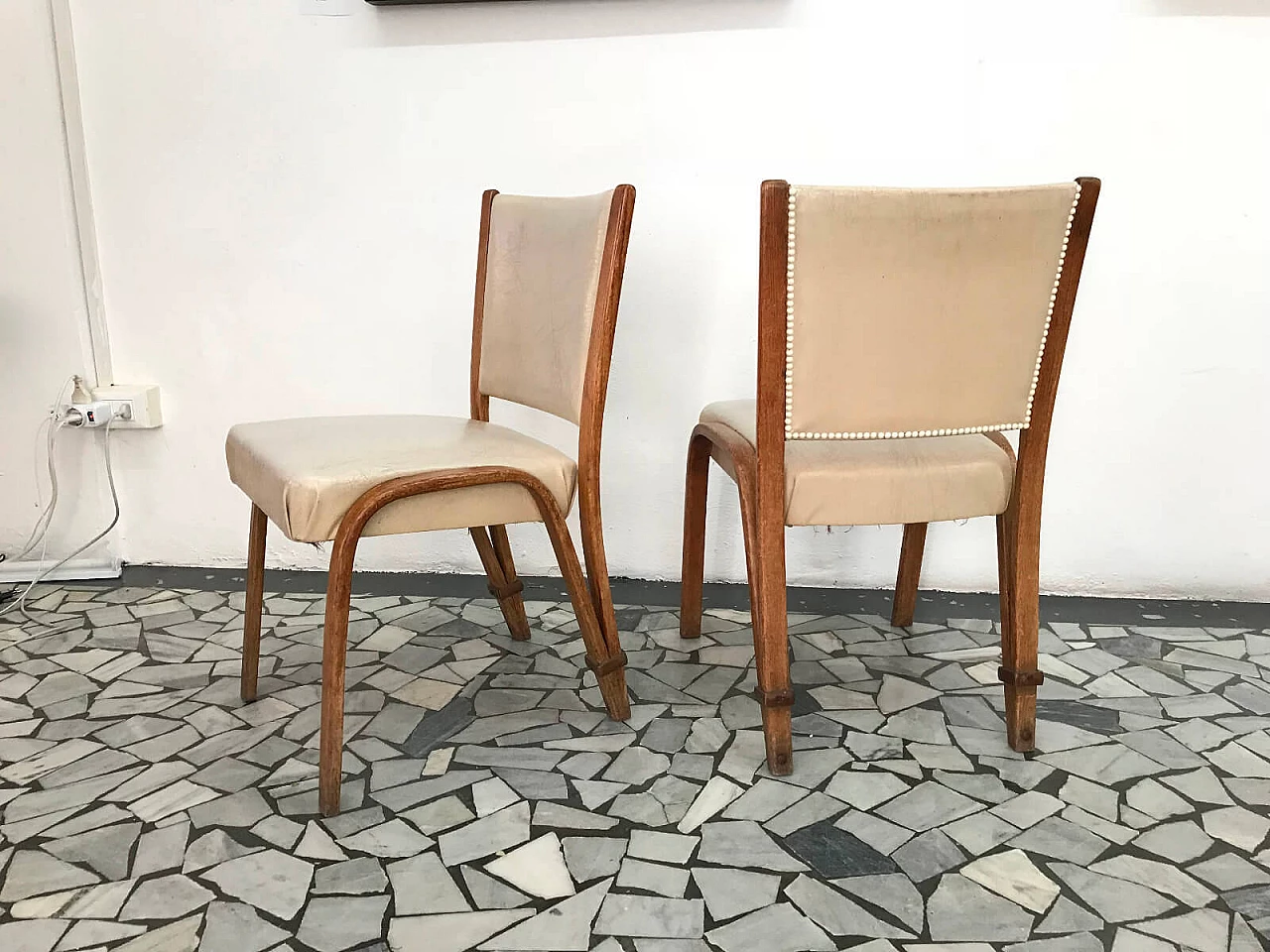 4 cream chairs, Bow-wood. 3
