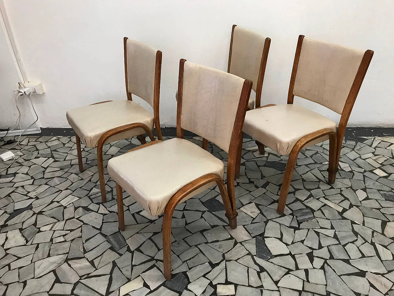 4 cream chairs, Bow-wood. 2
