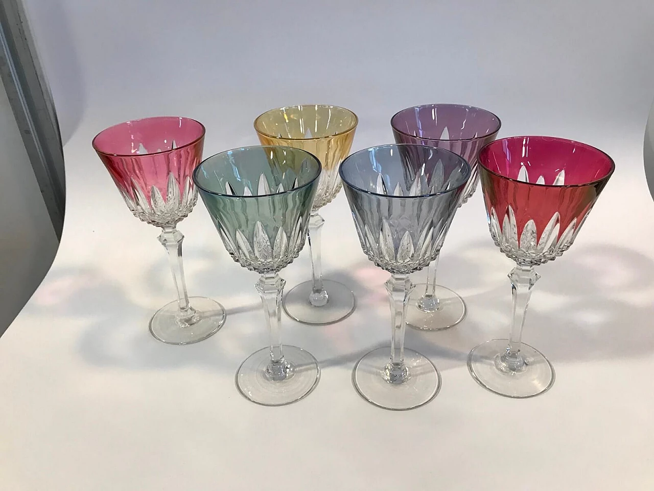 Set di 6 bicchieri policromi in cristallo di Boemia 2