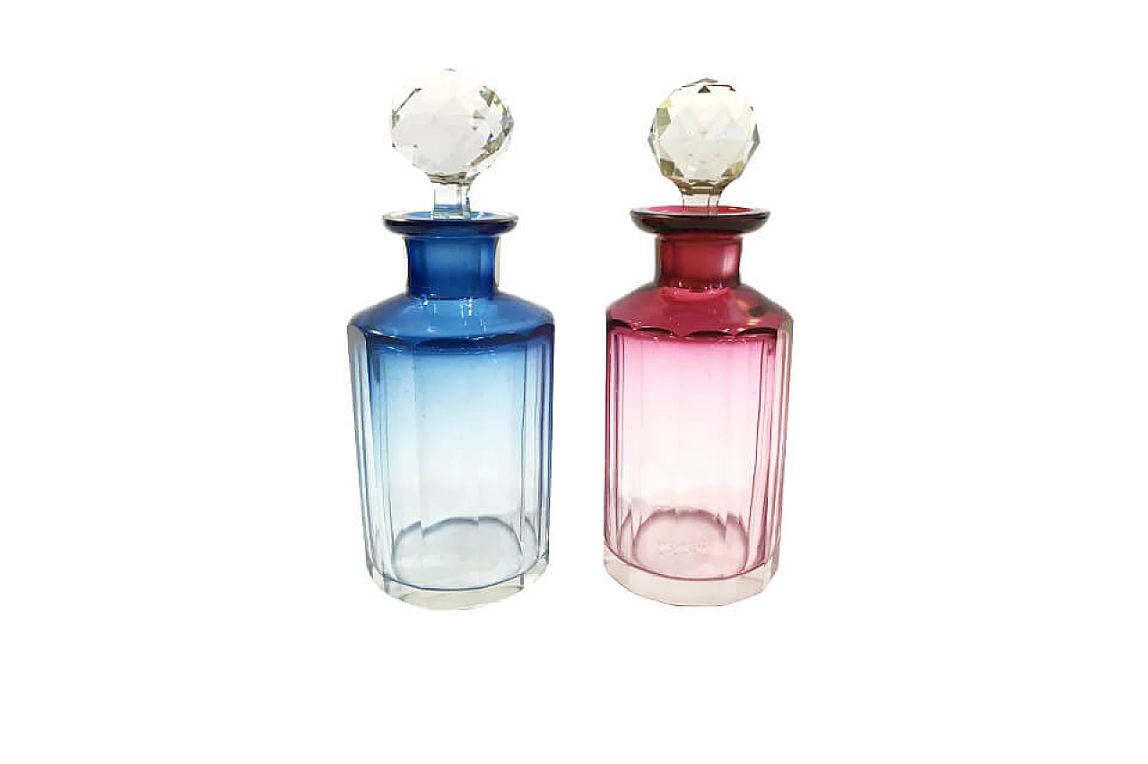 Coppia di boccette da profumo rosa e blu 1