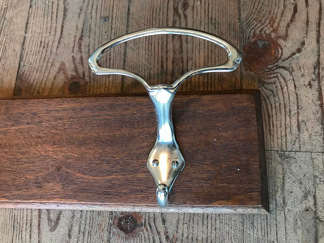 Appendiabiti a 4 ganci in legno e metallo 4