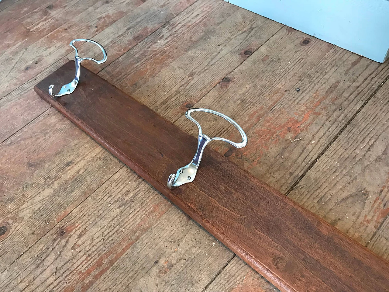 Appendiabiti a 4 ganci in legno e metallo 3