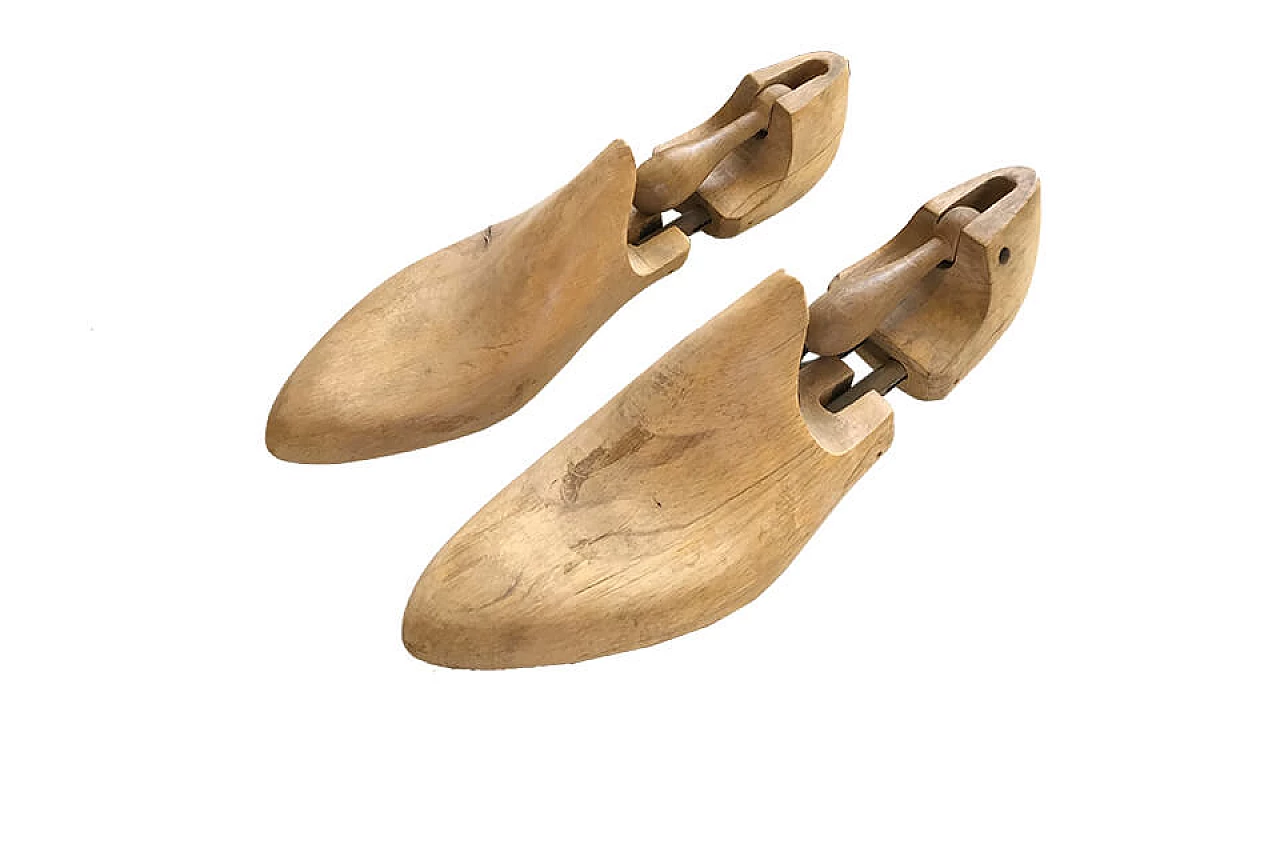 Pair of vintage shoe shapes from the 40s 1