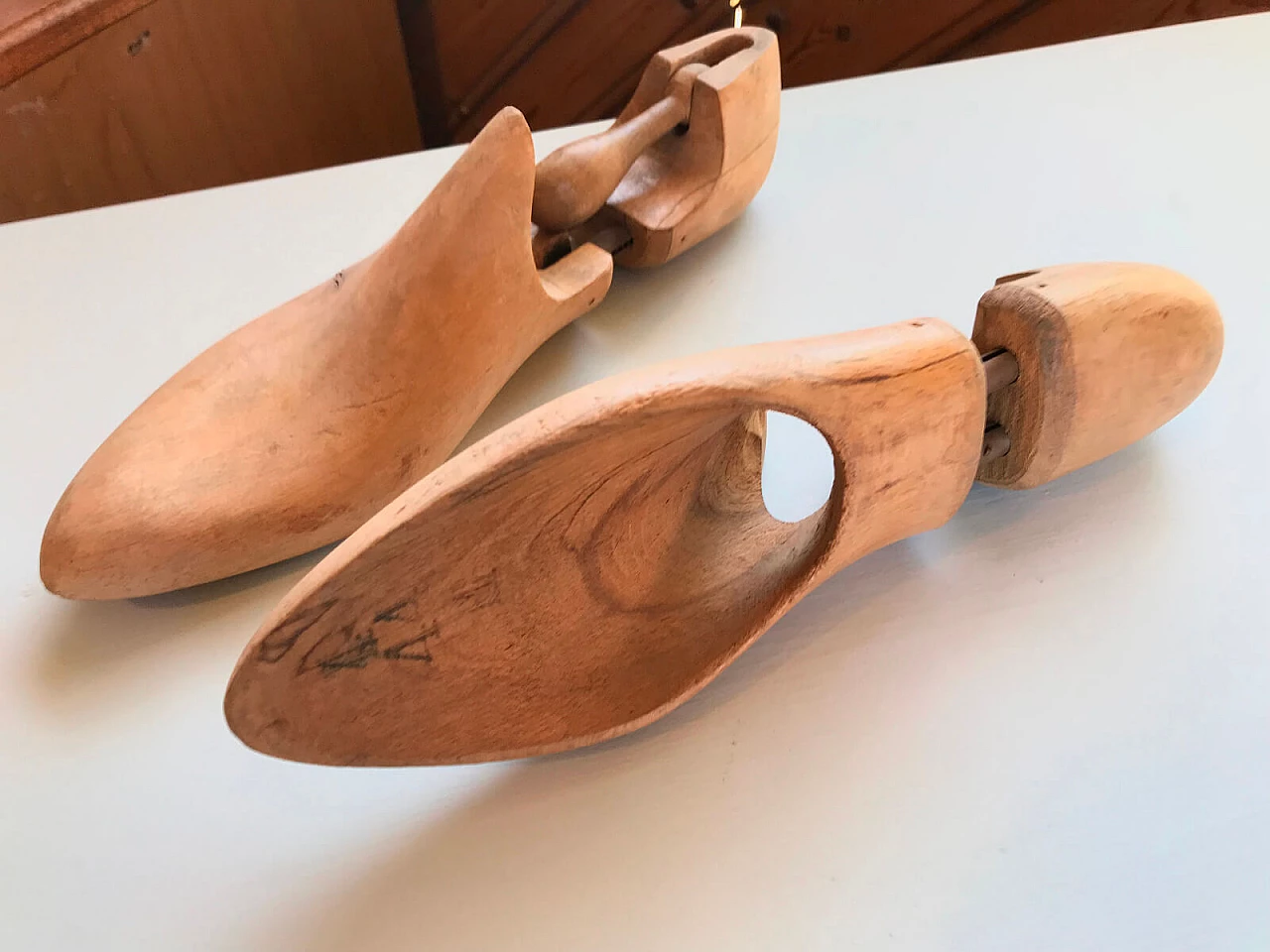 Pair of vintage shoe shapes from the 40s 3