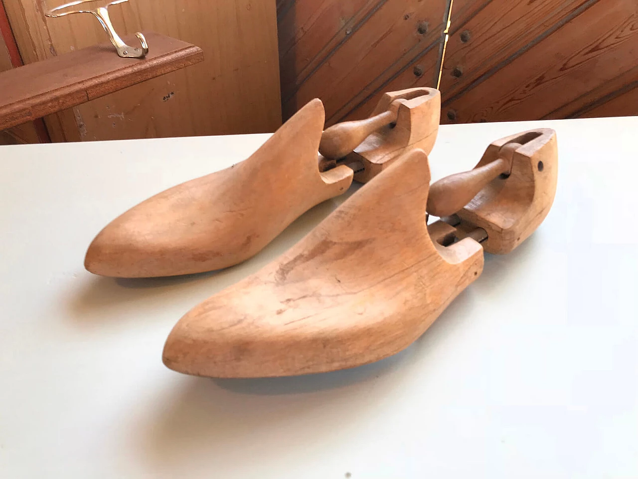 Pair of vintage shoe shapes from the 40s 2