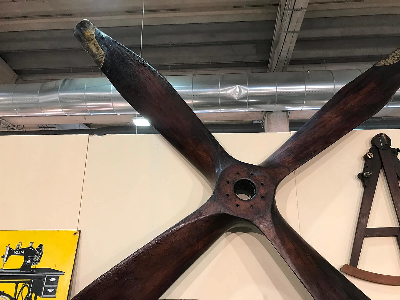Large 4-blade propeller in wood and metal 3