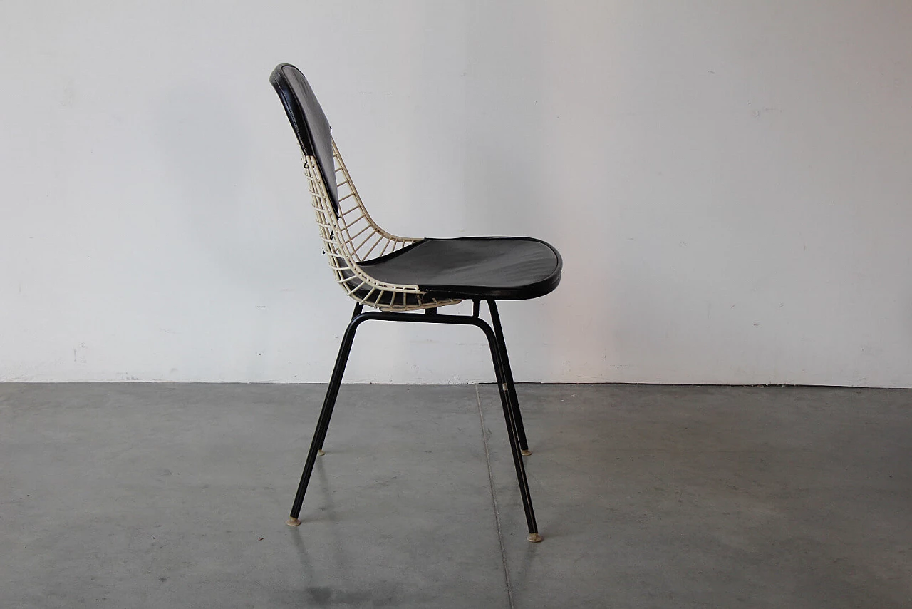 4 black chairs "Wire" or "Bikini" by C.R. Eames for H. Miller, 50s 5