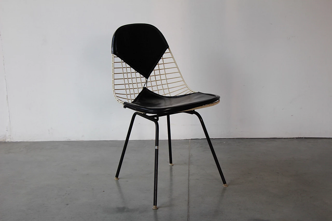 4 black chairs "Wire" or "Bikini" by C.R. Eames for H. Miller, 50s 4