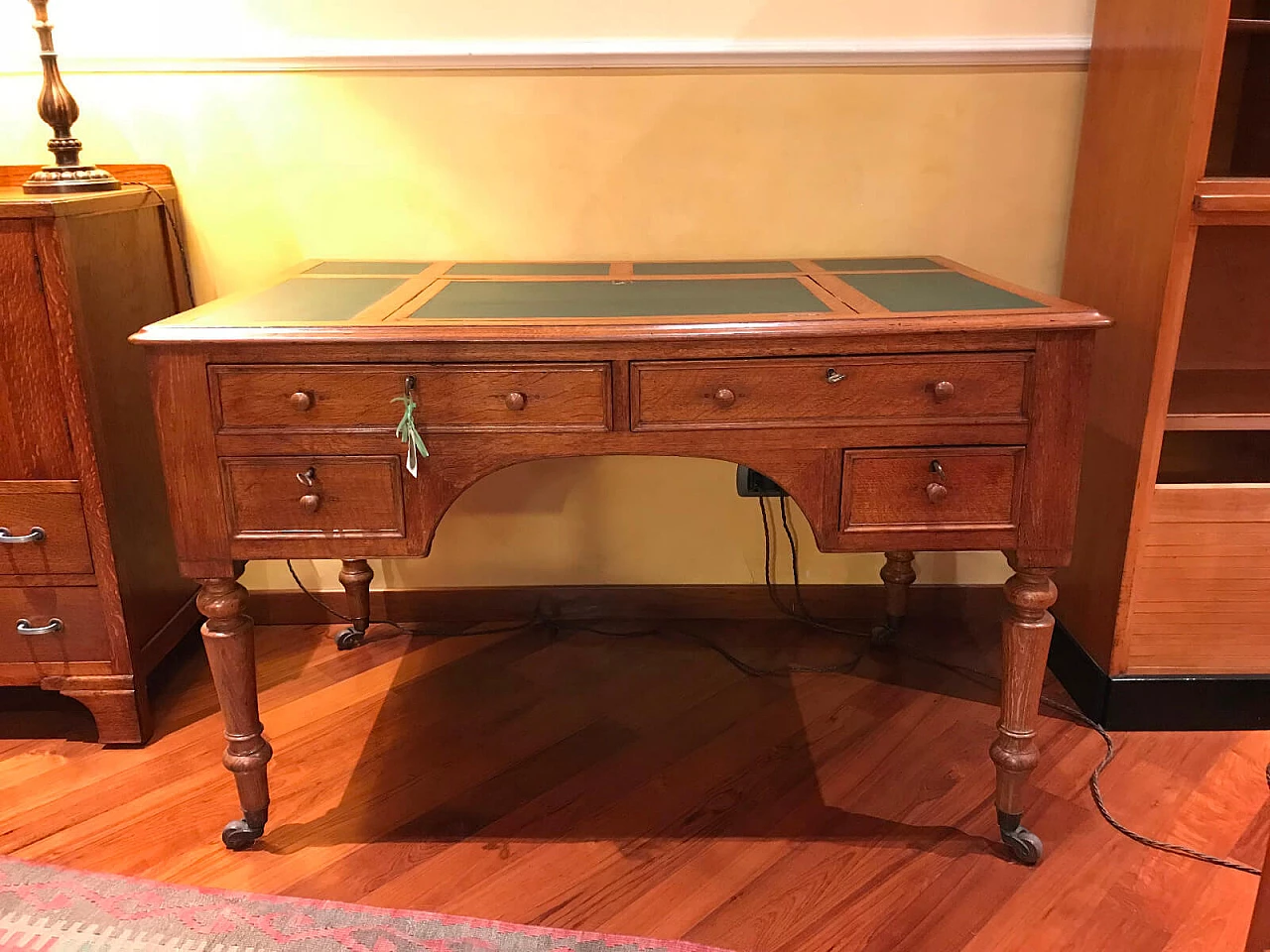 Scrittoio o scrivania da centro in rovere, primi '900 2