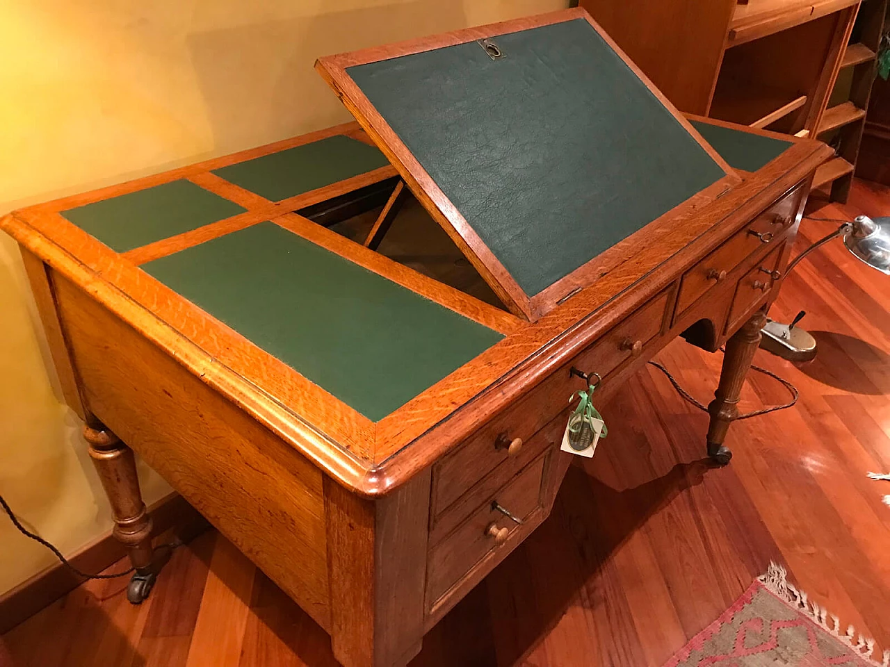 Scrittoio o scrivania da centro in rovere, primi '900 5