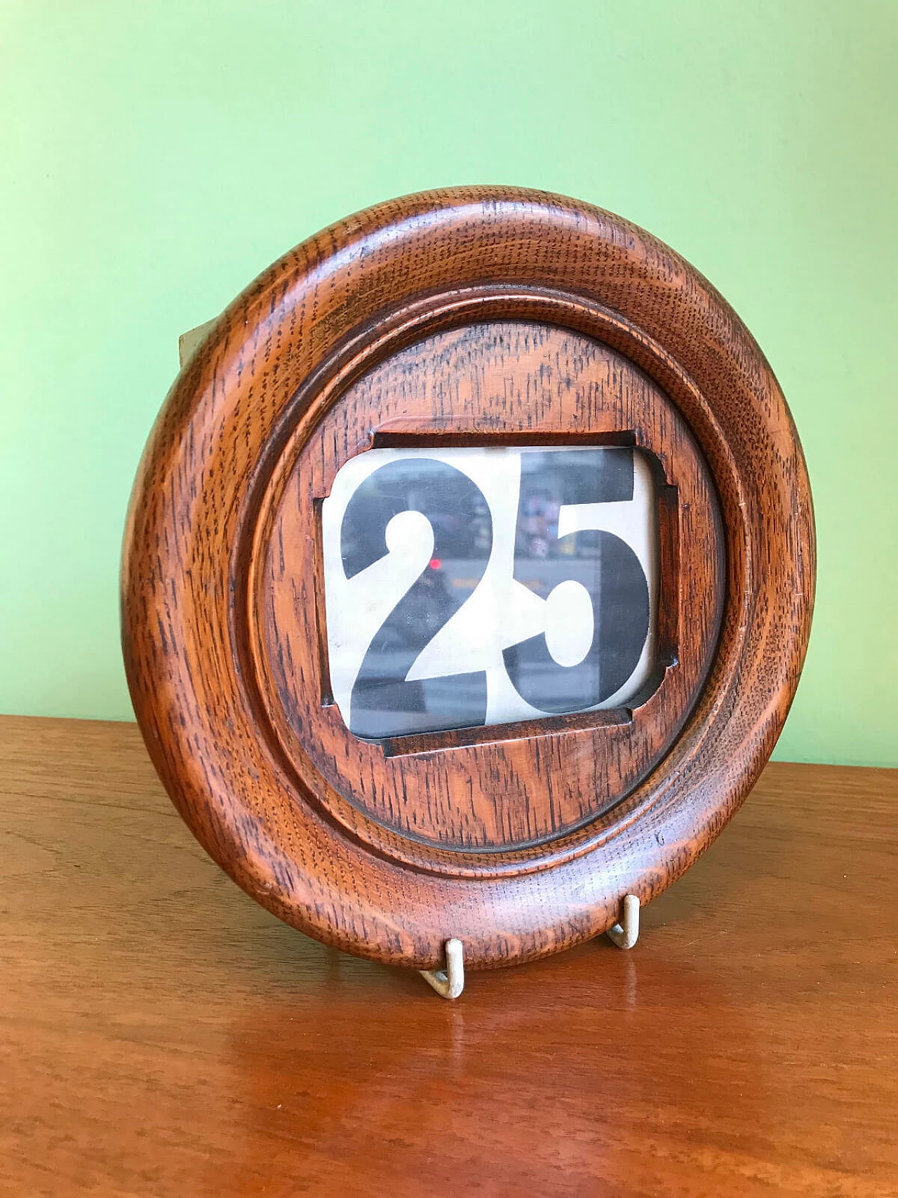 Calendario perpetuo inglese entro cornice in rovere 2