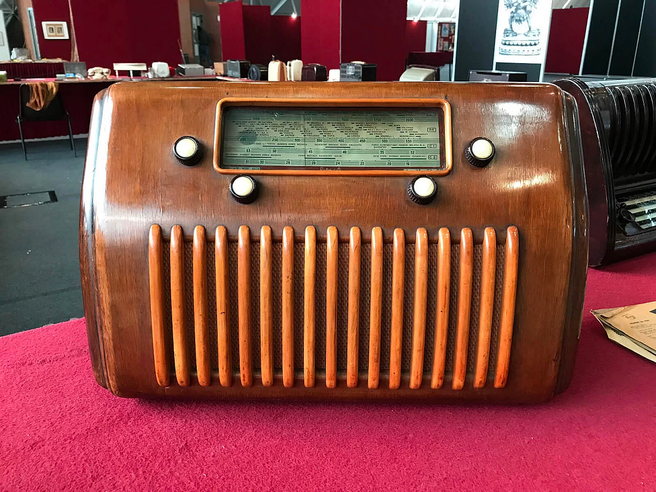 Radio model 9A95 of the Italian company Radiomarelli 2