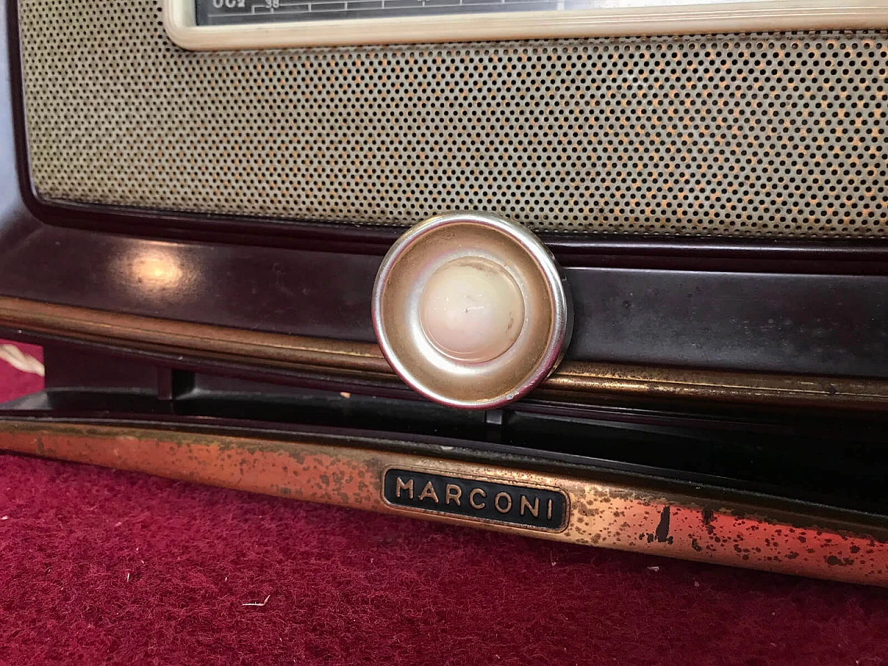 Italian radio "Marconi 1531" of the house La voce del Padrone 5