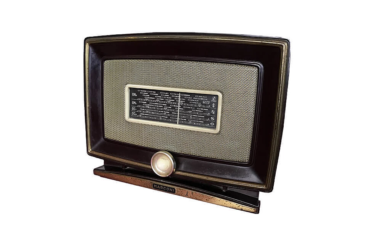 Italian radio "Marconi 1531" of the house La voce del Padrone 1