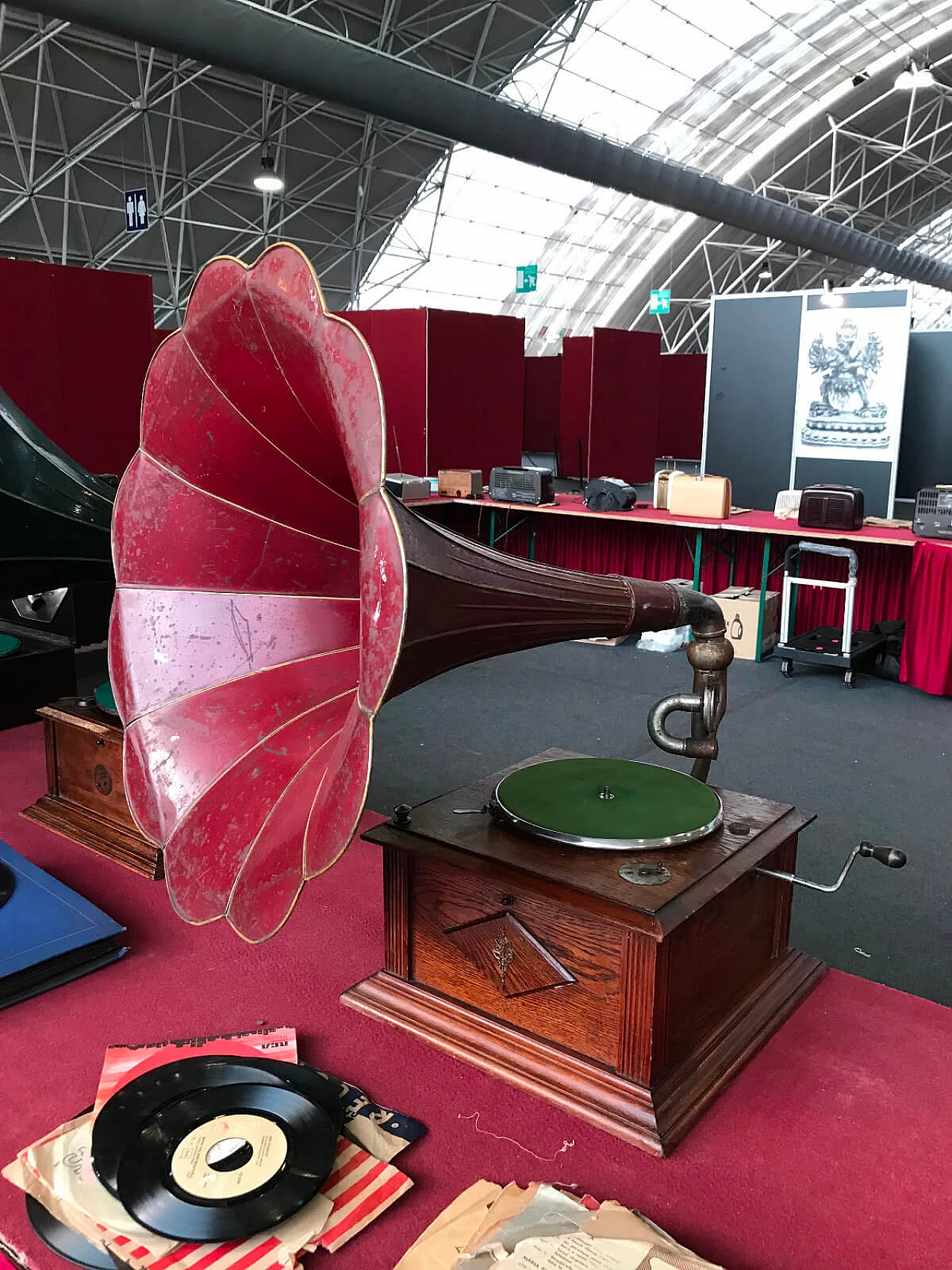 Gramophone of the red period early '900 2