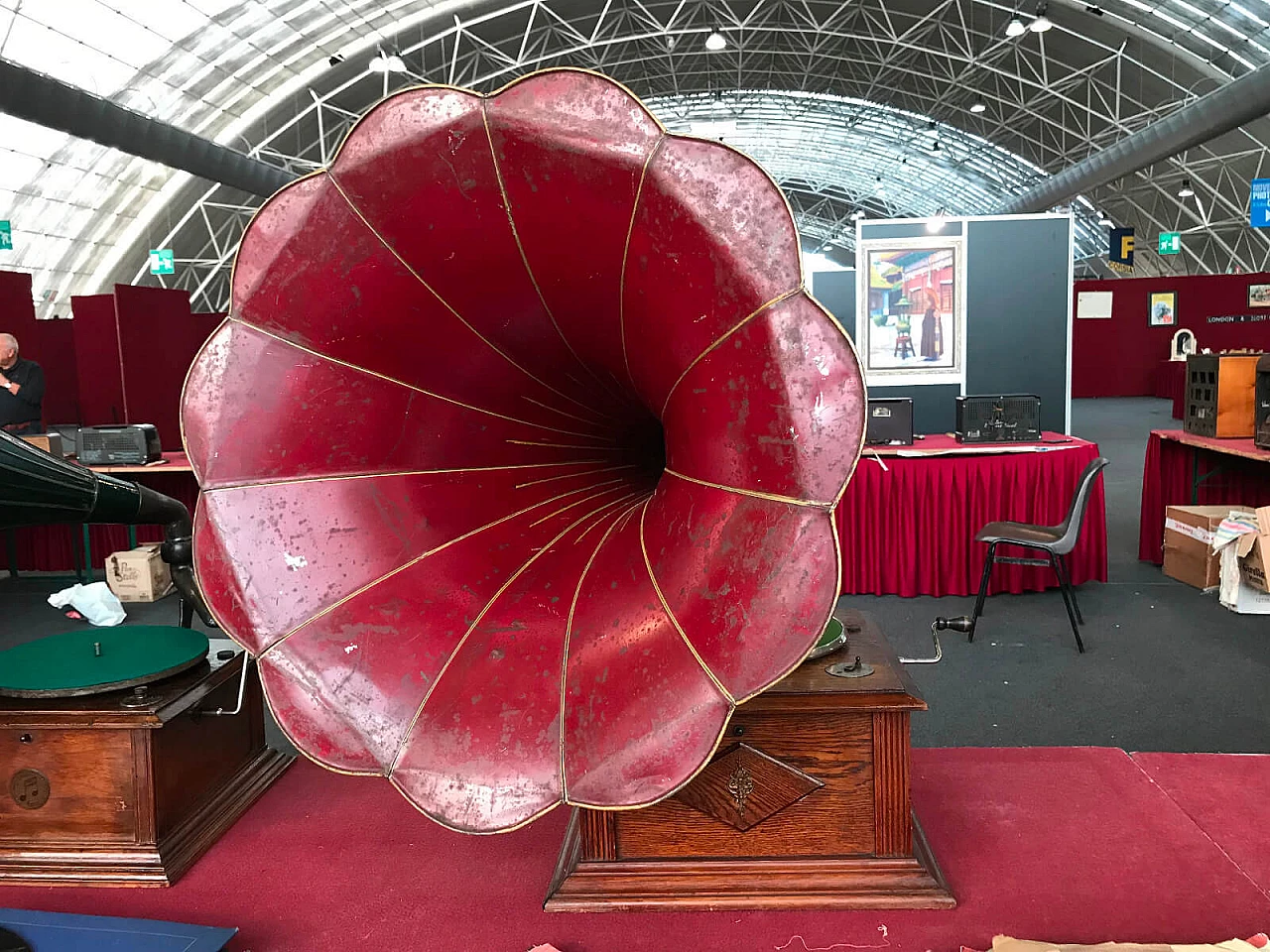 Gramophone of the red period early '900 3
