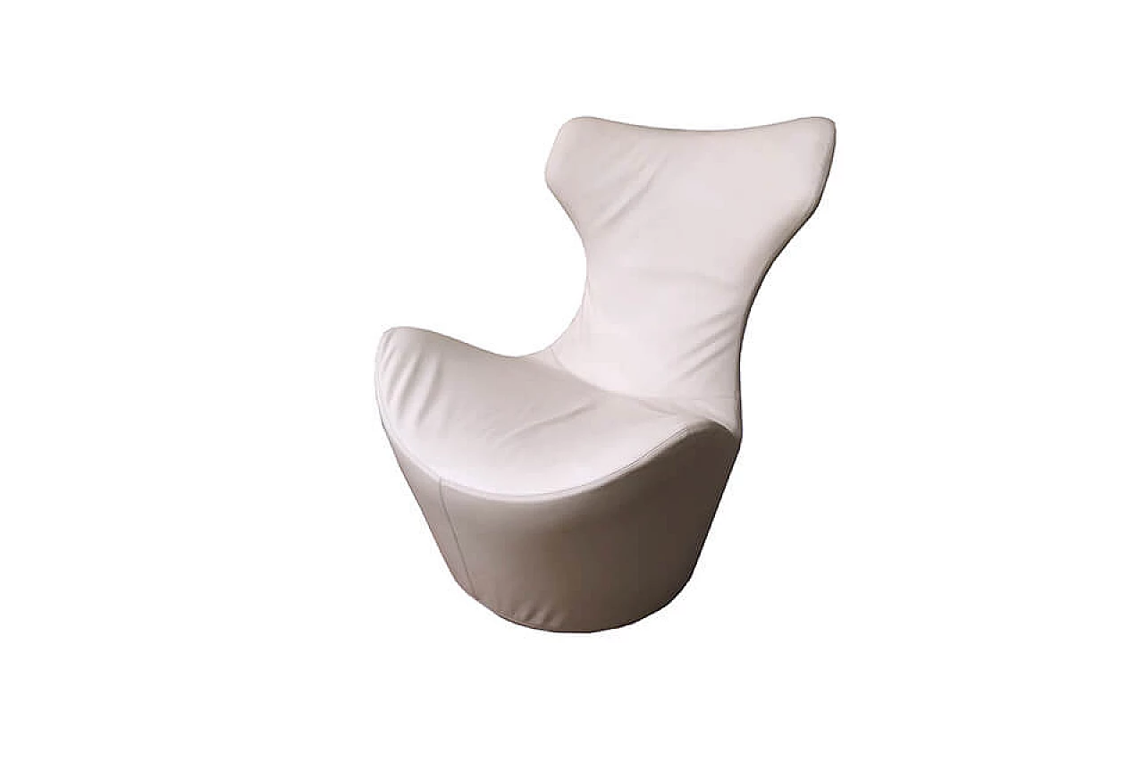 White armchair "Grande Papilio" by Naoto Fukasawa for B&B 1