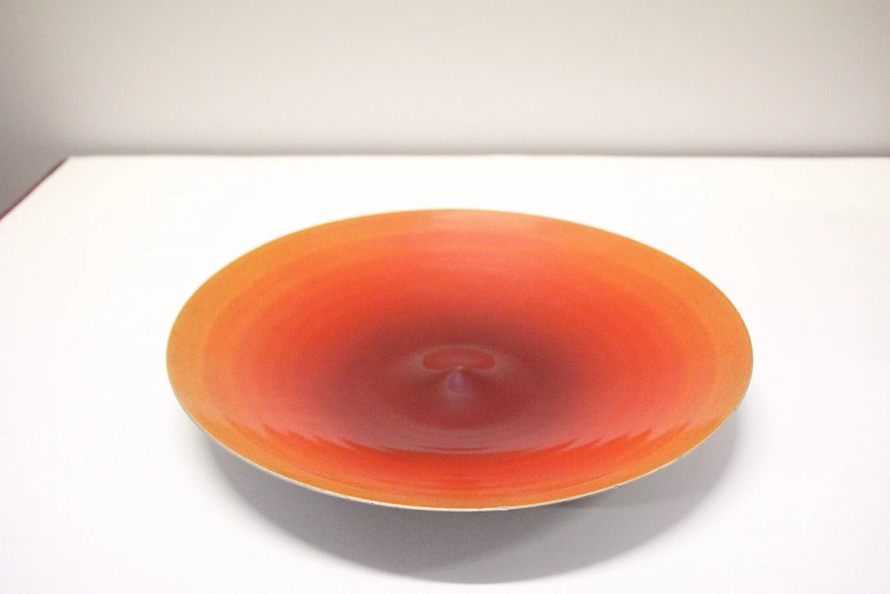 Grande piatto fondo decorativo nei toni dell'arancione in metallo 2