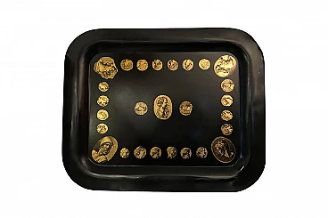 Vassoio di Piero Fornasetti con gemme dorate su fondo nero