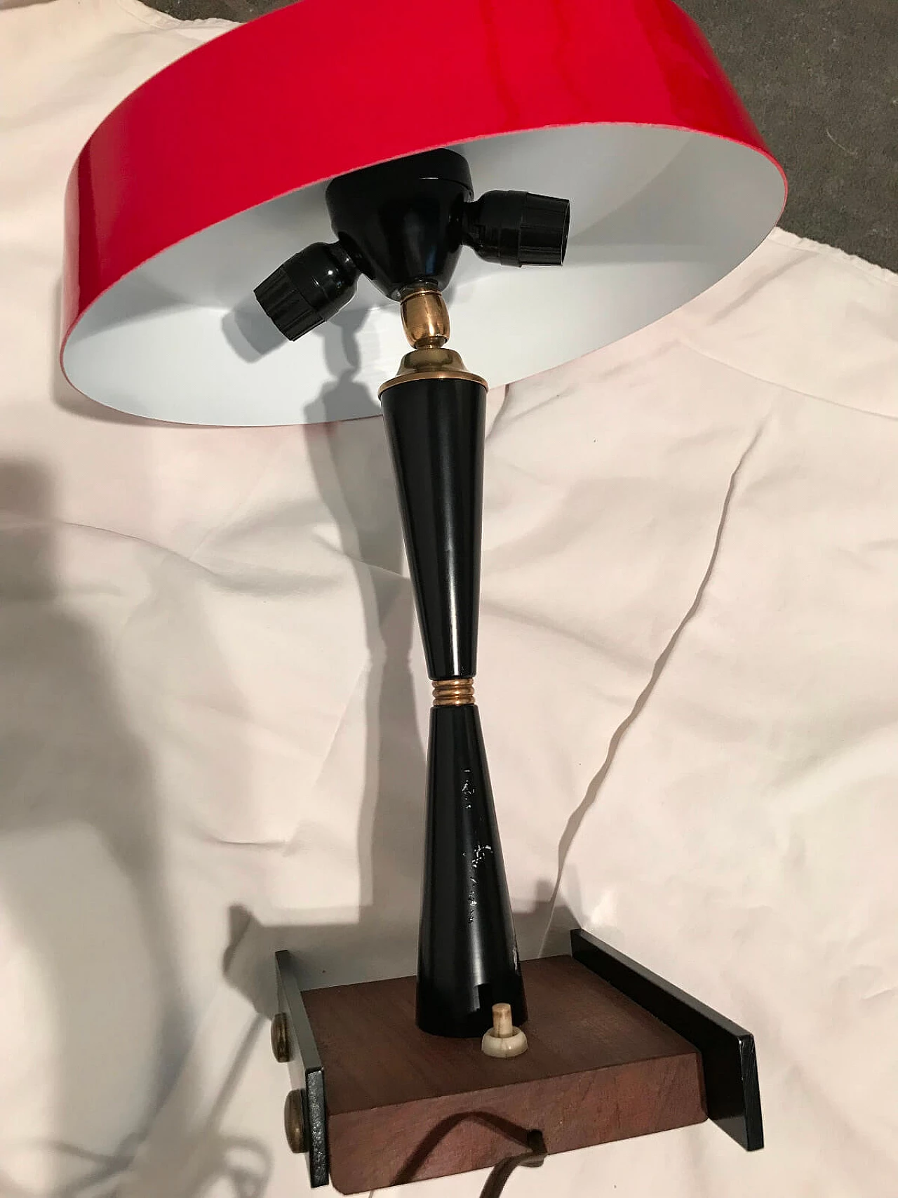 Lampada stile O. Torlasco con cappello snodabile rosso, anni '50 2