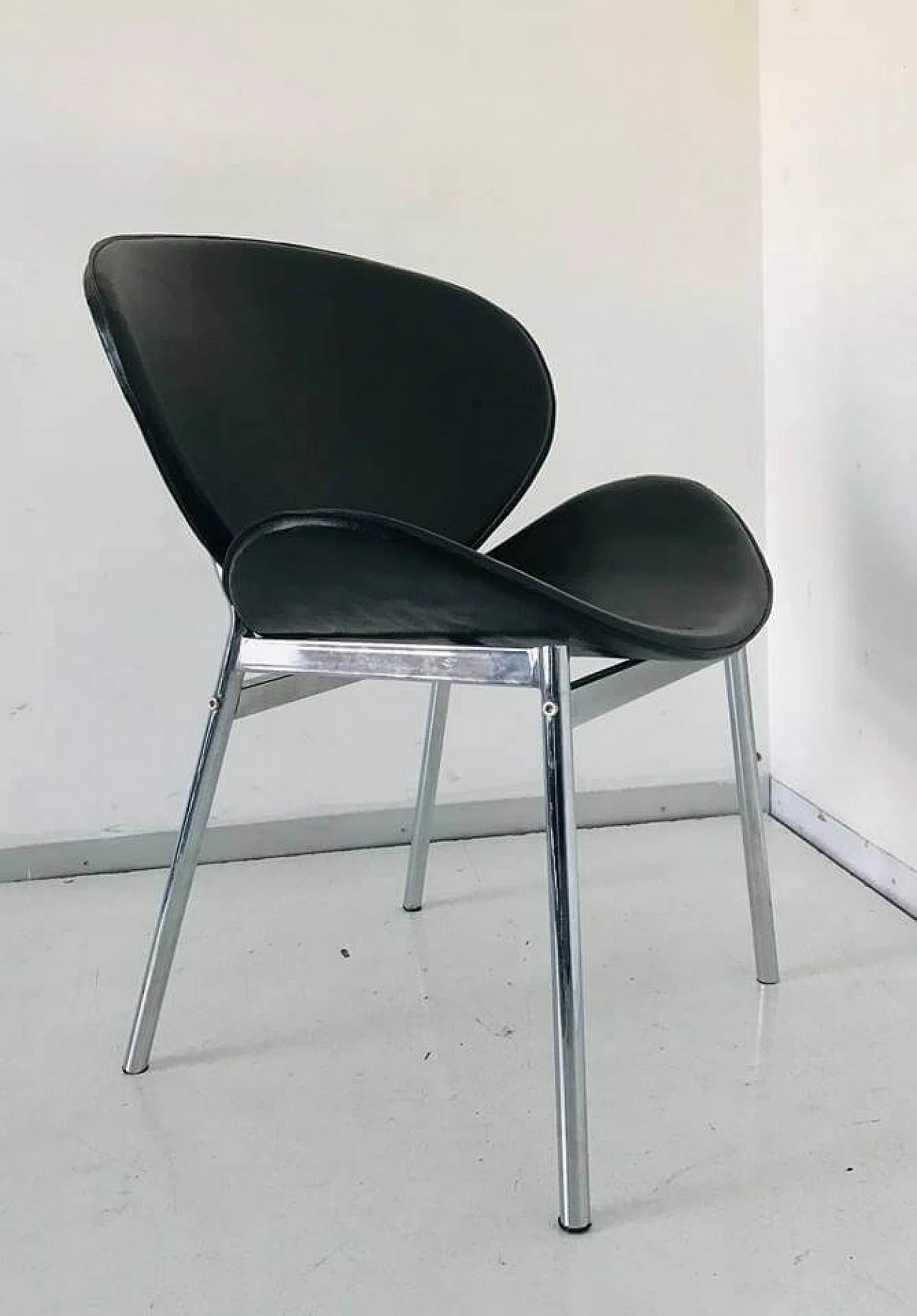 Black office chair Jacobsen style design 70's 2