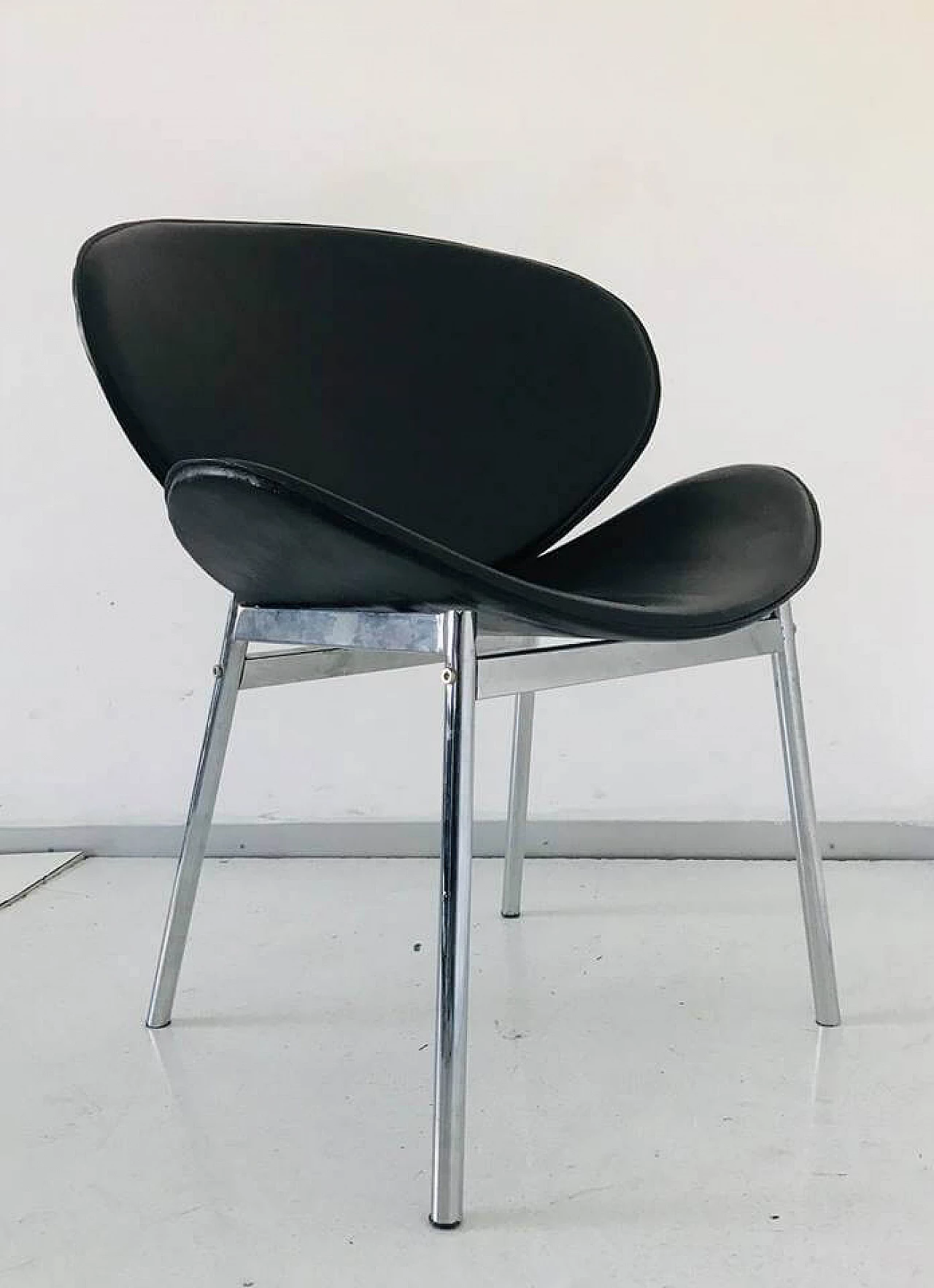 Black office chair Jacobsen style design 70's 3