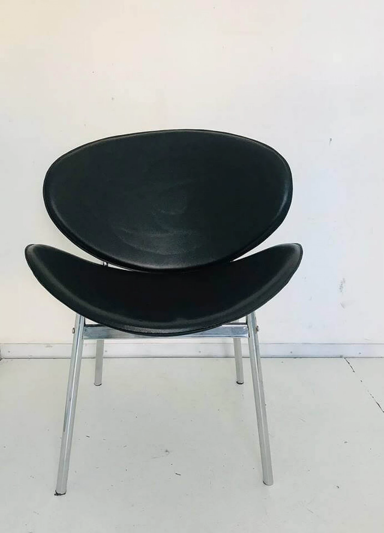 Black office chair Jacobsen style design 70's 7
