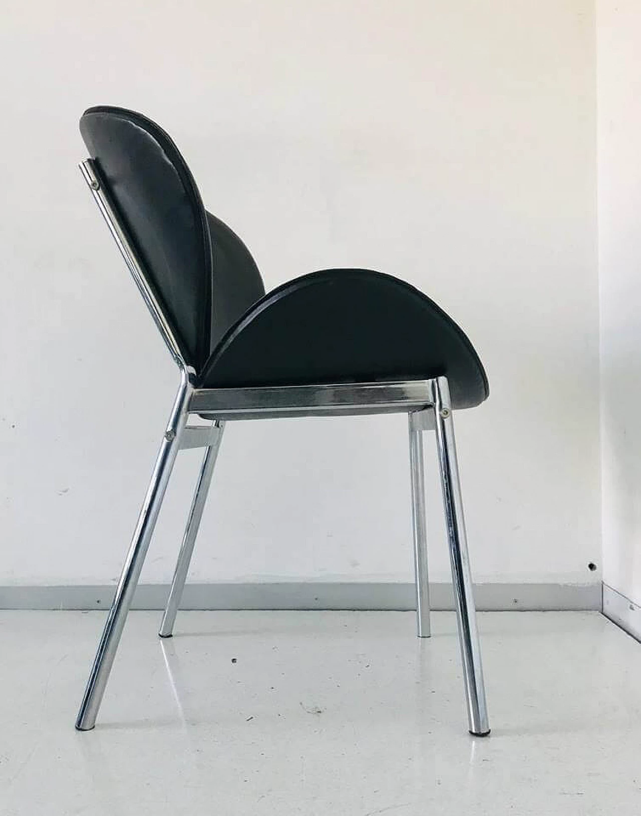 Black office chair Jacobsen style design 70's 8