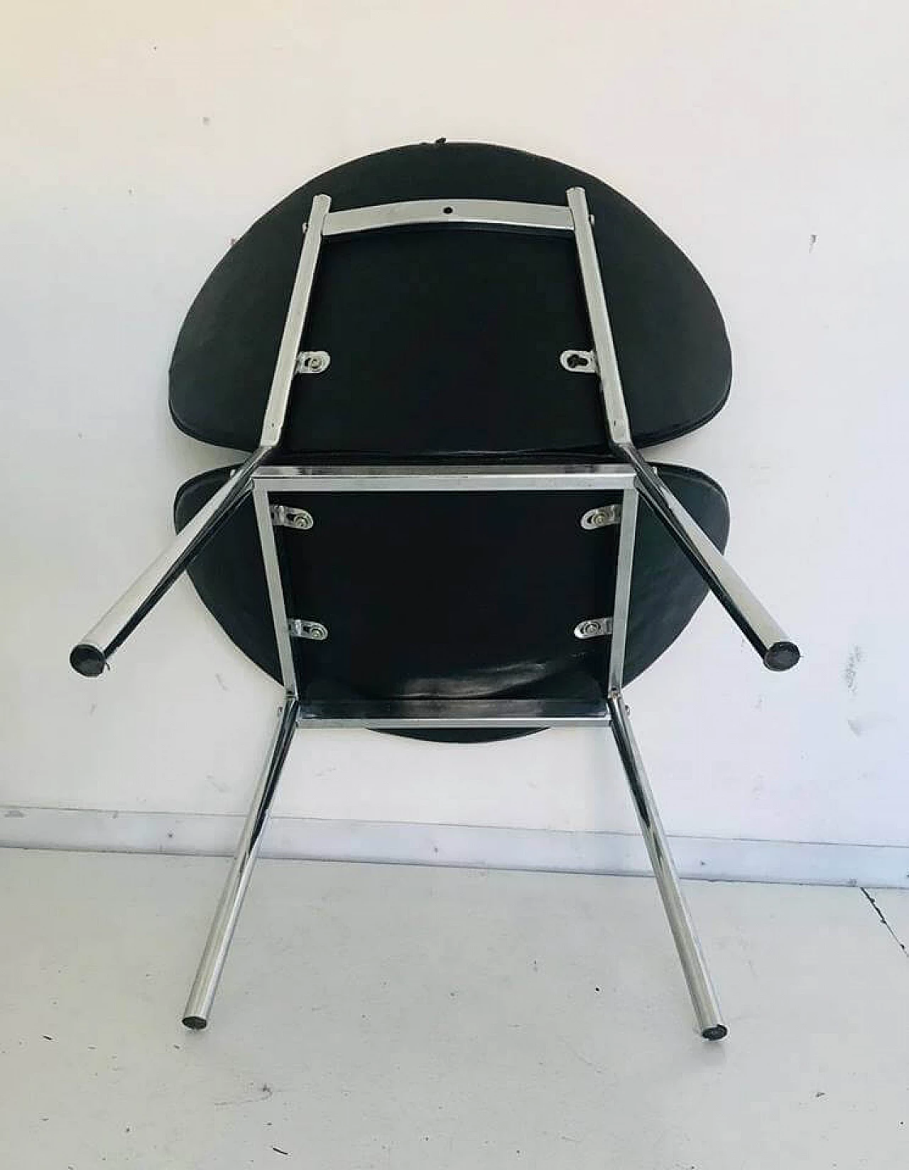 Black office chair Jacobsen style design 70's 10