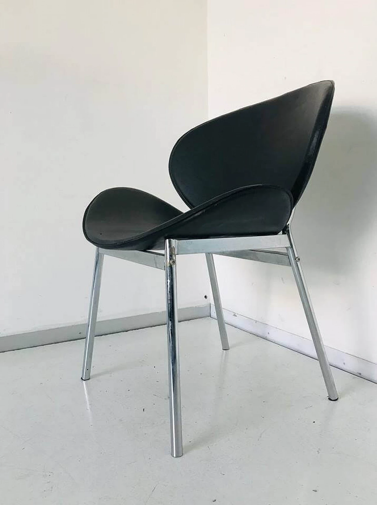 Black office chair Jacobsen style design 70's 12