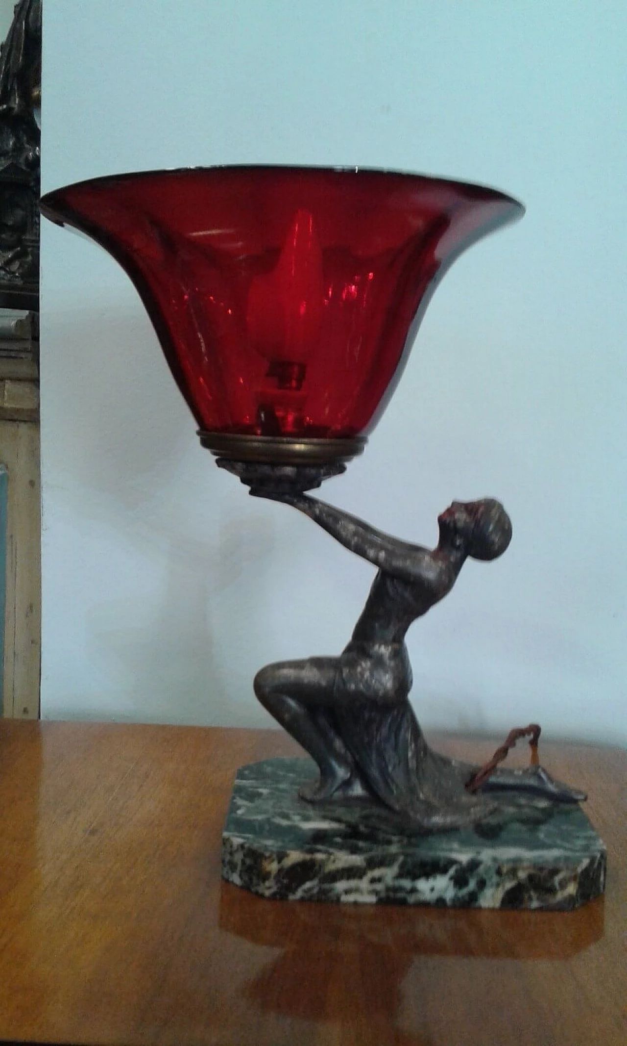 Déco lamp with female figure 3