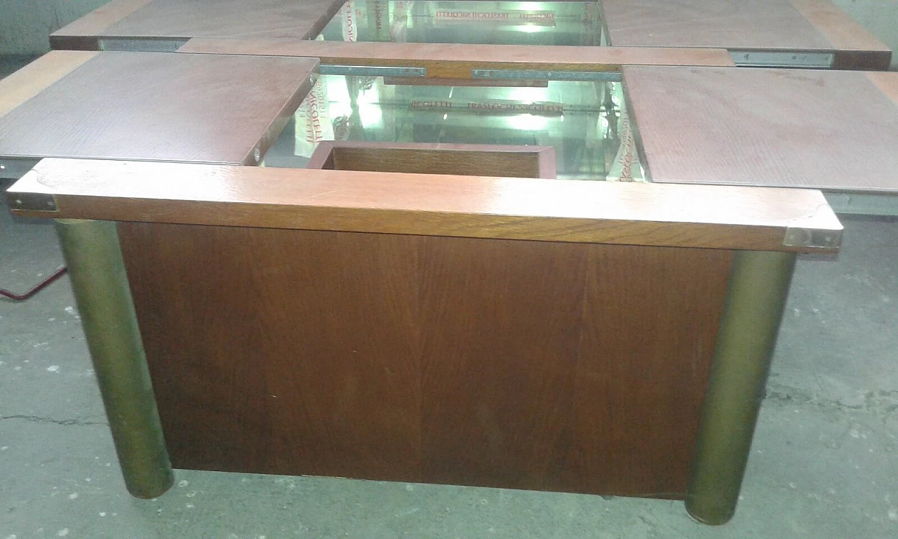 Tavolino bar in legno con ante scorrevoli e parete specchiate 4