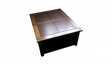 Tavolino bar in legno con ante scorrevoli e parete specchiate