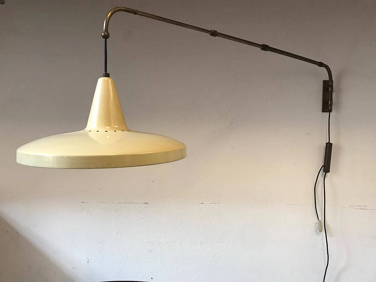 Lampada da parete allungabile in ottone, anni '60 1145764
