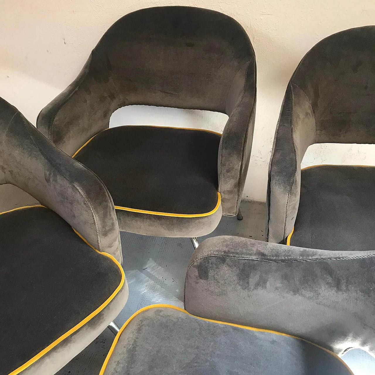 4 Velvet chairs and yellow trim 1145871