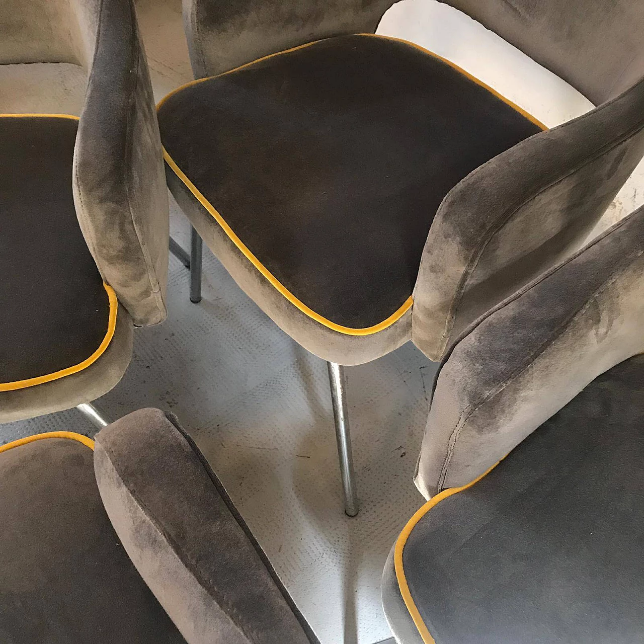 4 Velvet chairs and yellow trim 1145872